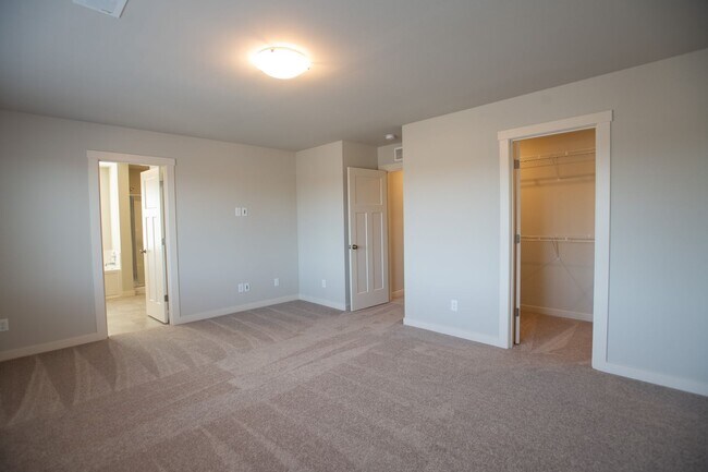 Building Photo - Spacious Brand New 4 Bedroom Home!