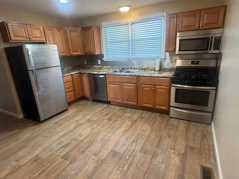 Building Photo - 1205 Headley Ct