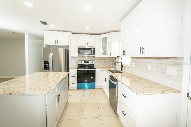 Building Photo - 124 Lakeview Dr