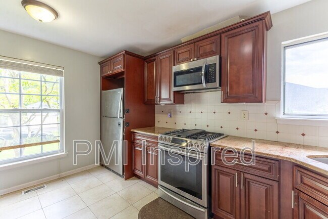 Building Photo - 2404 Buckingham Cir