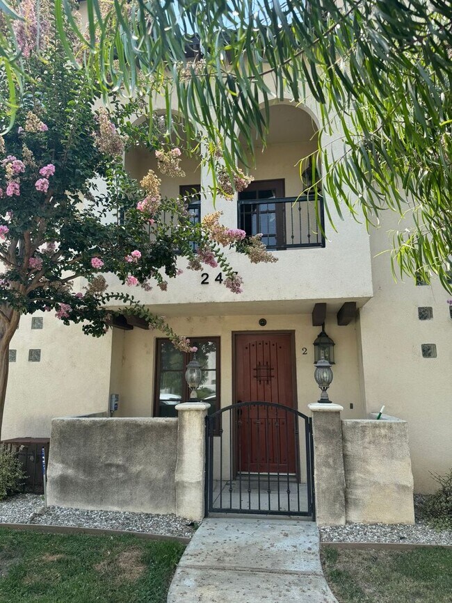 Building Photo - 247 S Arroyo Dr