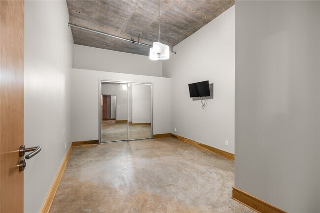 Building Photo - 2201 Locust St