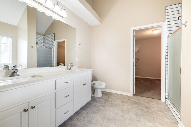 Master bathroom - 868 Young Way