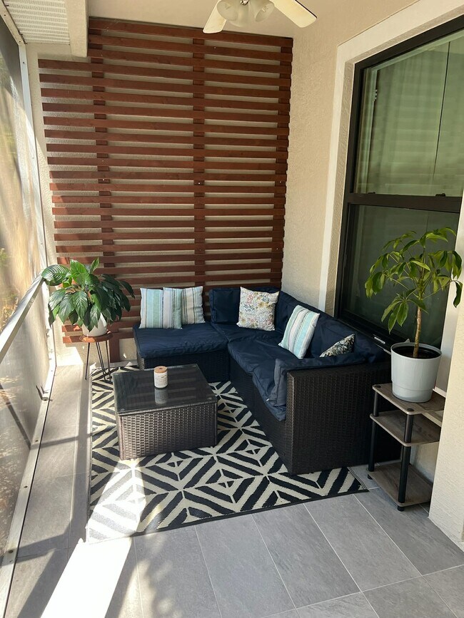 Building Photo - 7575 Meadow Lakes Dr