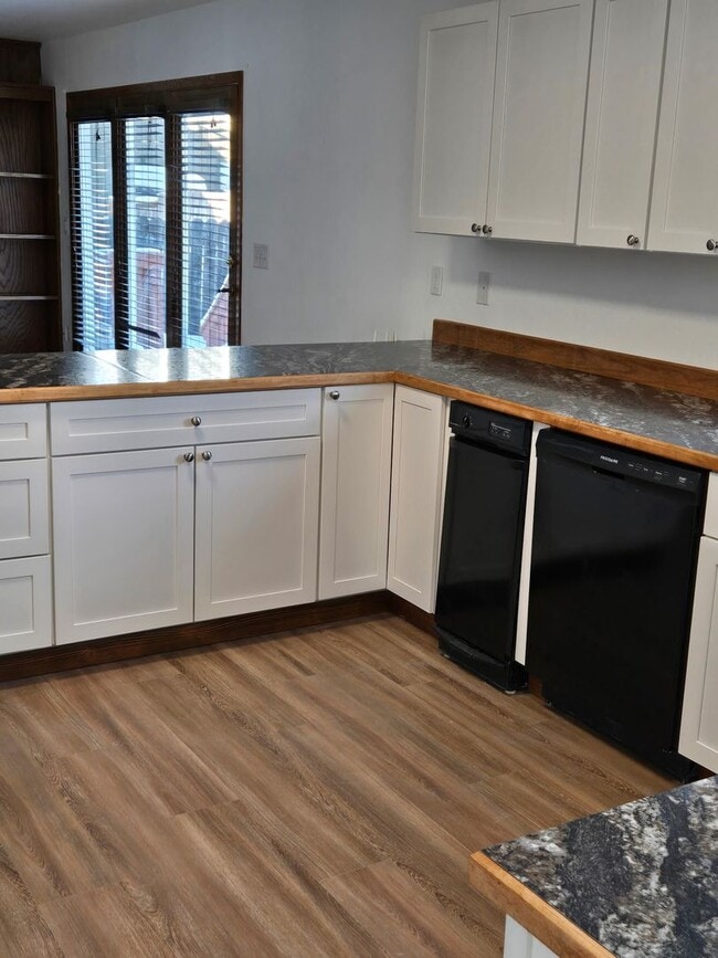 Building Photo - Newly Updated 4 Bedroom East Anchorage Home!