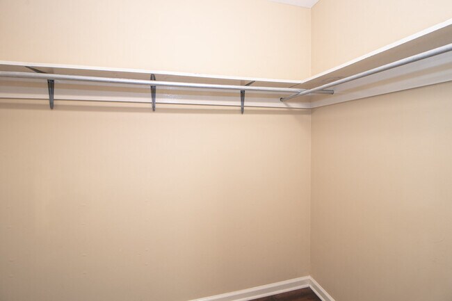 Building Photo - 1122 Rosebrook Dr