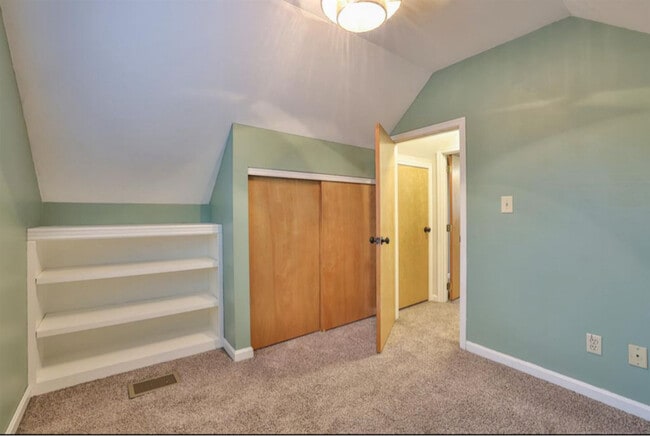 Building Photo - 37 Towanda Dr