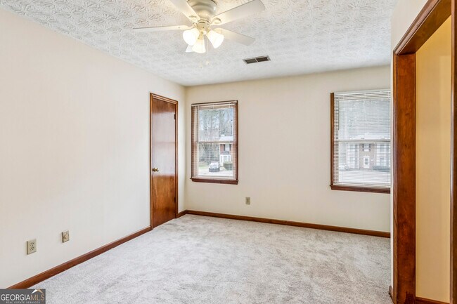 Building Photo - 1105 Booth Ct SW