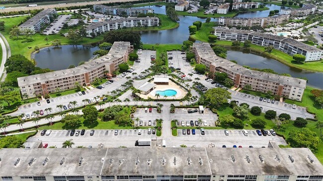 Building Photo - 4047 Rexford A
