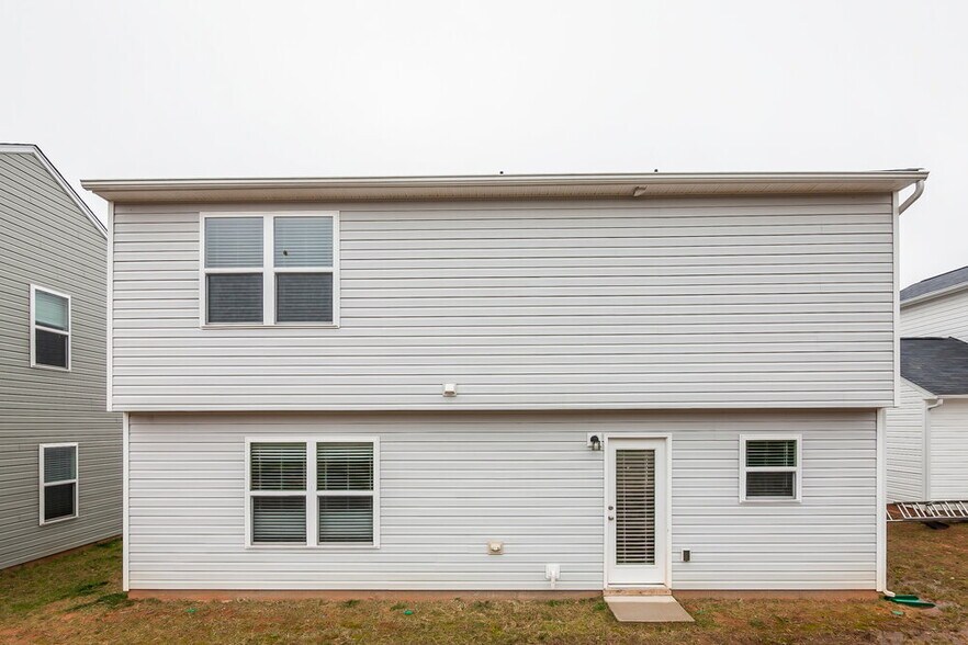 Building Photo - 9009 Sharpes Cir