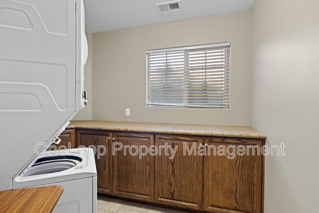 Building Photo - 8823 Los Coches Rd