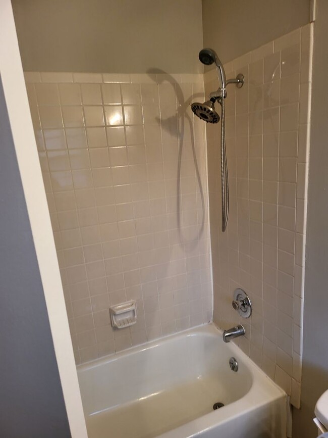 Building Photo - Nice brick ranch 4 bedroom 2 bath in Hermi...