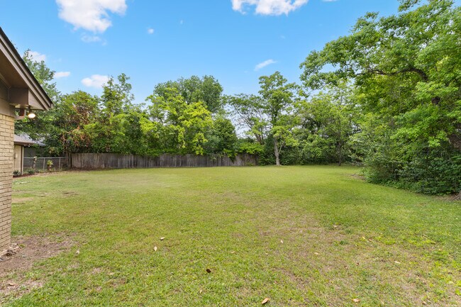 Building Photo - 2451 Belcher Dr