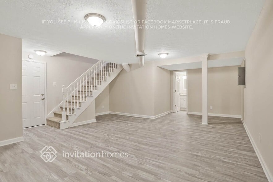 Building Photo - 400 Hardman Ct