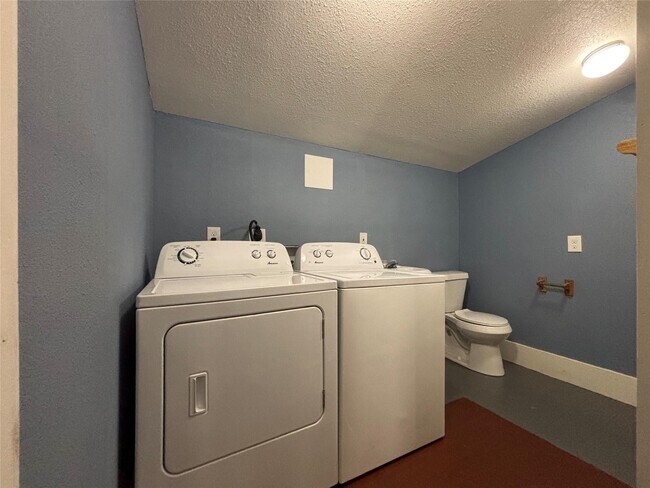 Building Photo - 3301 Dennis St