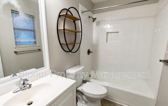 Building Photo - 579 Travelers Blvd