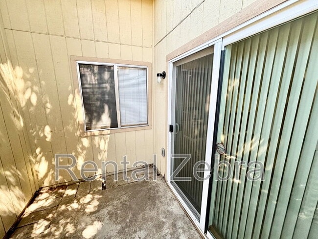 Building Photo - 34 Silverhorn Ct