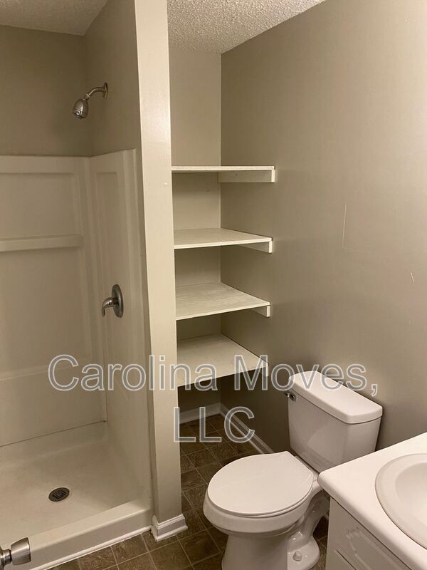 Building Photo - 205 Knighton Dr