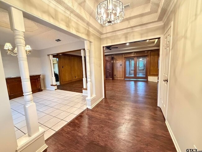 Building Photo - 2304 Deanna Ave