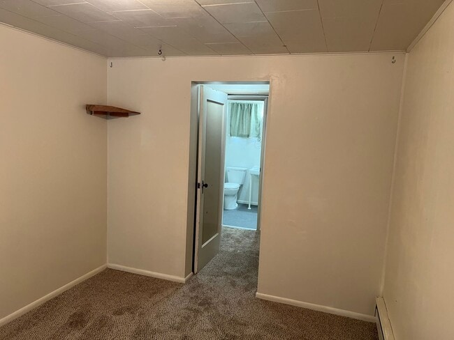 Building Photo - Upstairs 1 bedroom apartment with garage!