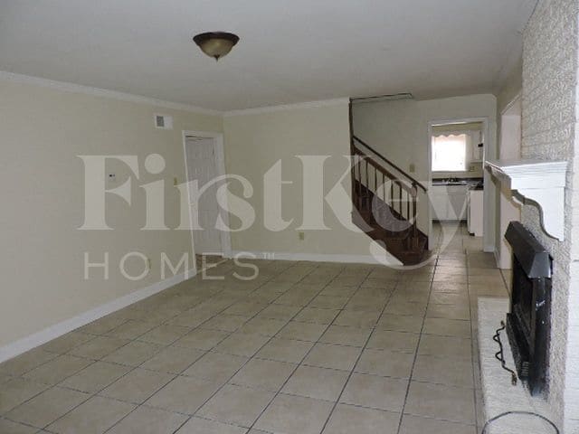 Building Photo - 3347 Bluemont Dr