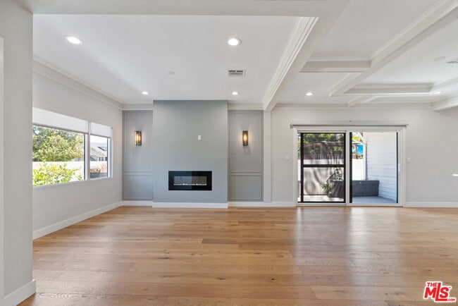 Building Photo - 1828 W 47th St