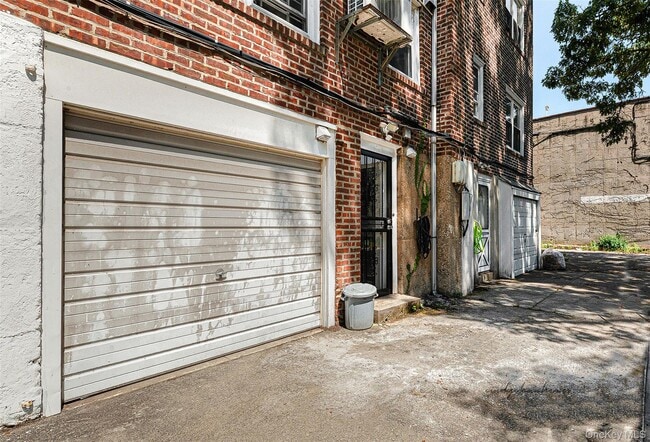 Building Photo - 68-48 Groton St