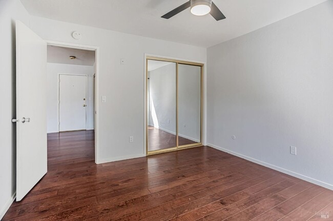 Building Photo - 363 Eden Roc Dr
