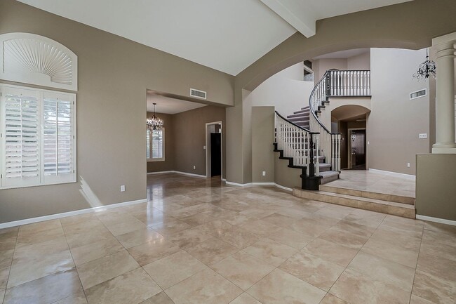 Building Photo - Welcome to your private Oasis!!