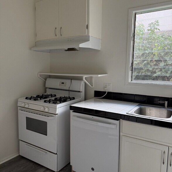 Building Photo - 1550 Hayworth Ave