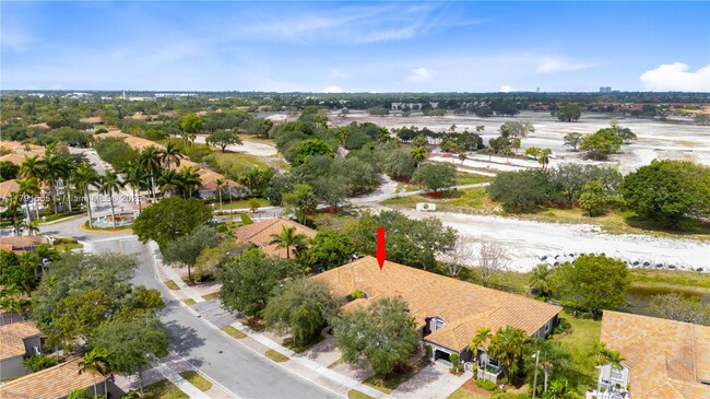 Building Photo - 2561 E Aragon Blvd