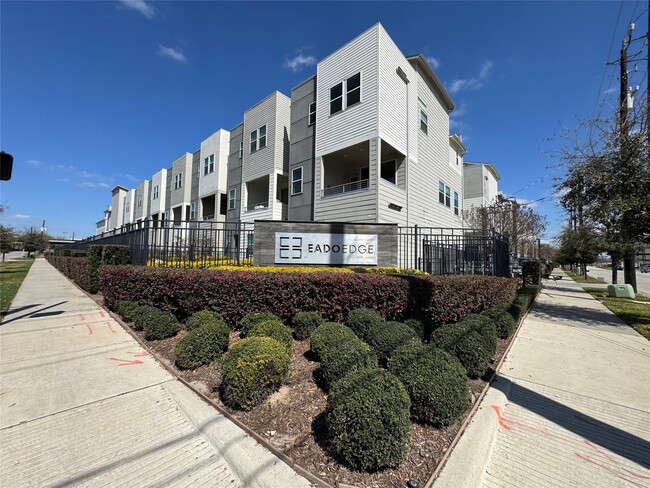 Building Photo - 304 Jensen Dr