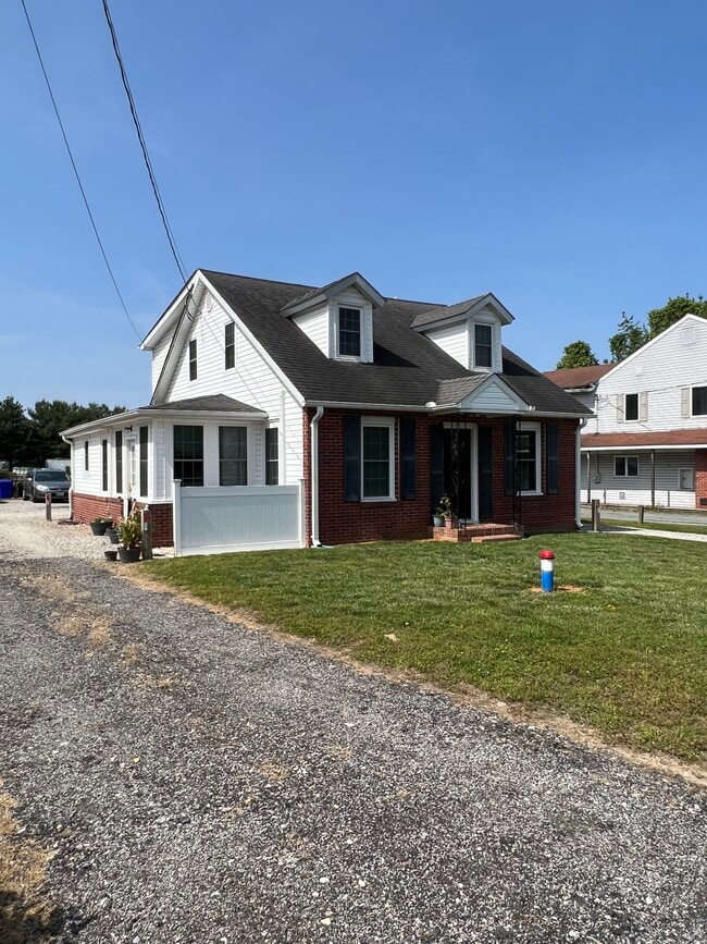 Building Photo - 7019 Church Hill Rd