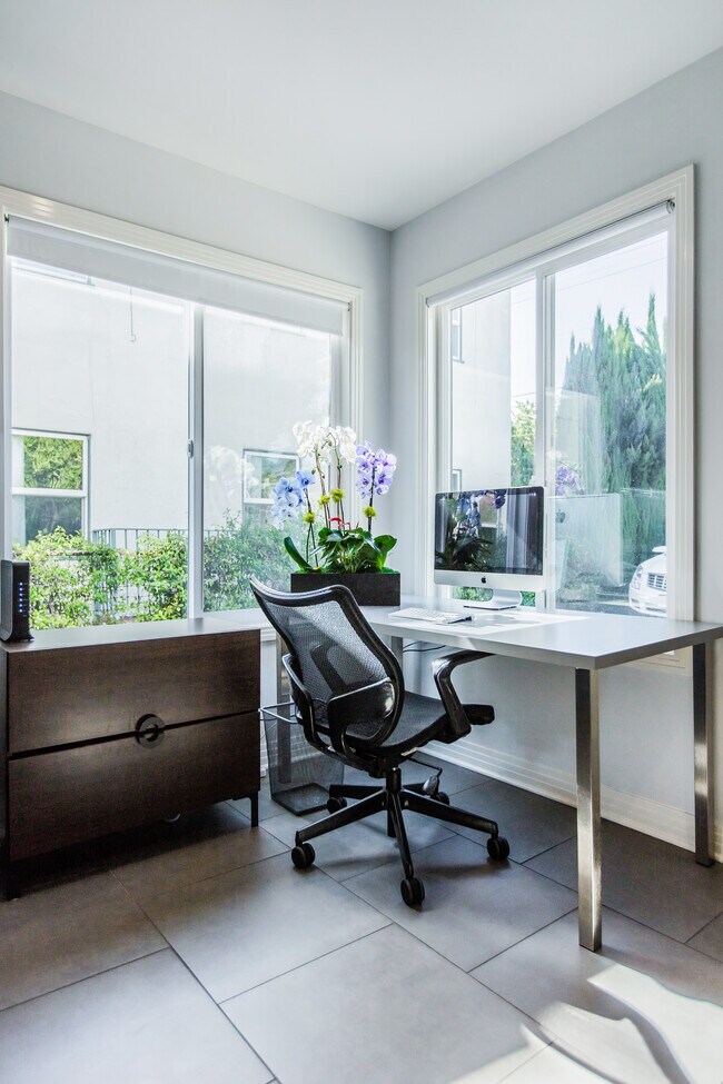 Building Photo - 8261 W 4th St