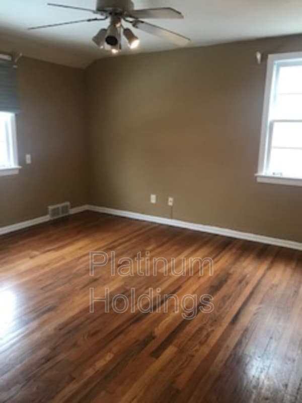 Building Photo - 13790 Cedar Rd