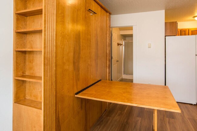 Building Photo - 1906 S 14th St W