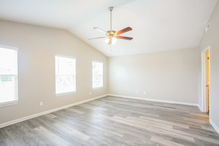 Building Photo - 16722 Maraschino Dr