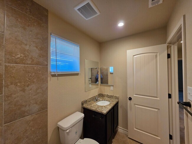 Building Photo - 6838 Lakeview Dr.