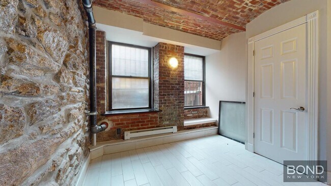 Building Photo - 336 E 18th St
