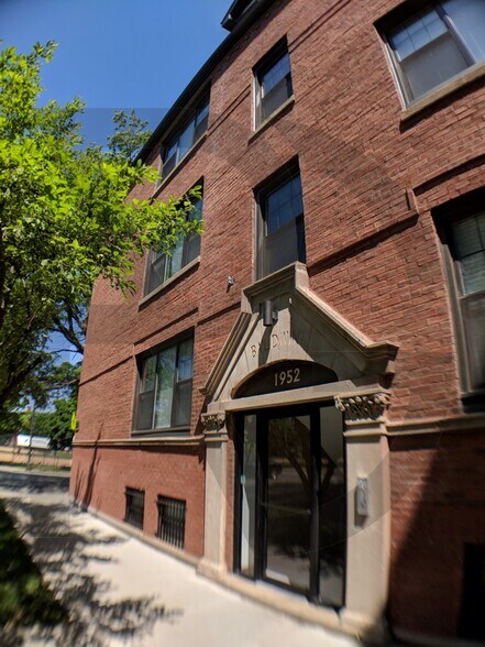 Building Photo - 1946 W Nelson St