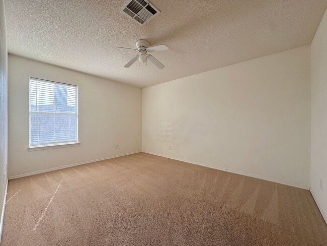 Building Photo - Northeast El Paso 3 Bed Refrig A/C