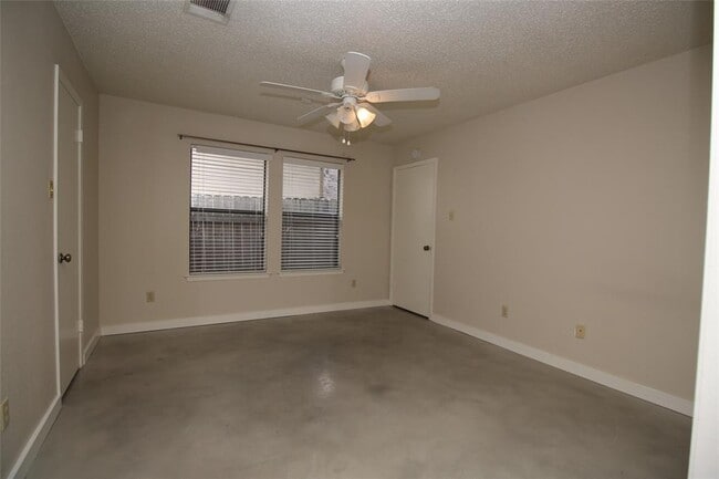 Building Photo - 7825 Beauregard Cir