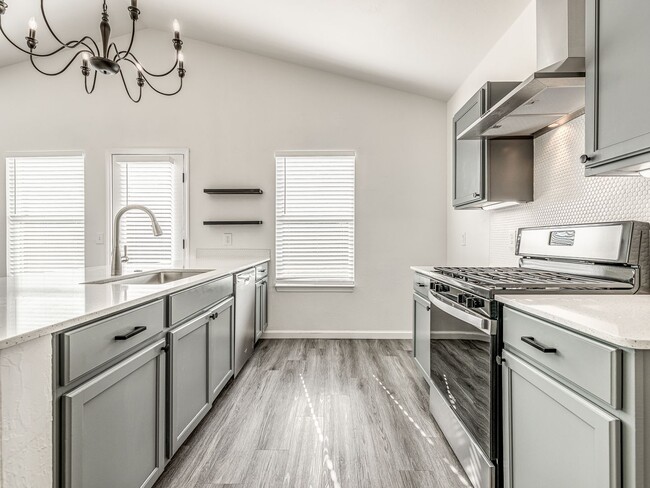 Building Photo - Charming Fully Renovated Home in Valencia ...