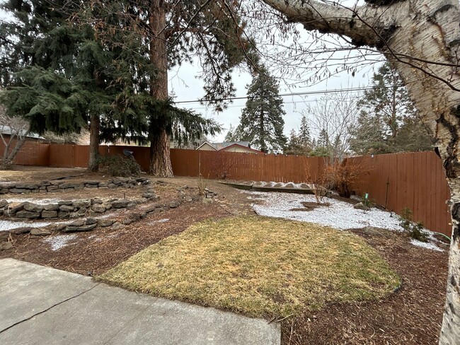 Building Photo - 3 Bedroom / 2 Bathroom in Bend's Orchard D...