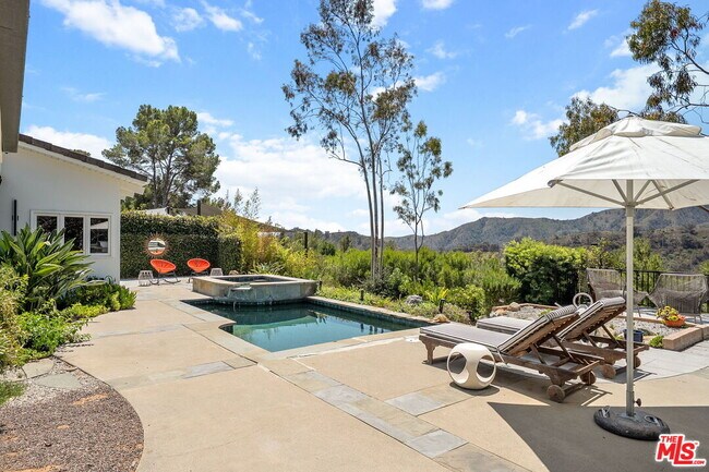 Building Photo - 2529 Pesquera Dr