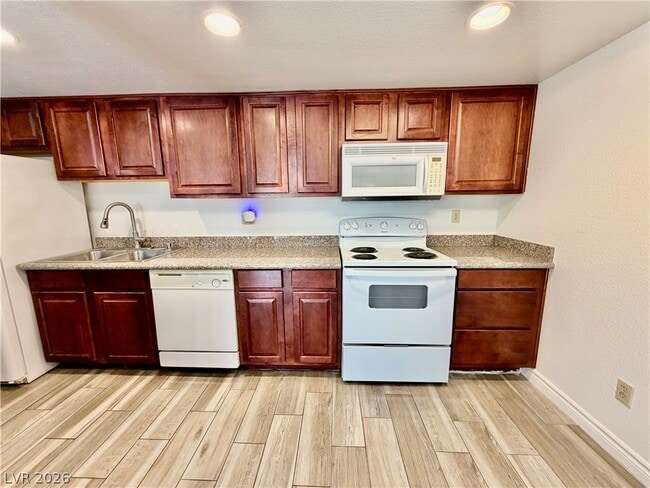Building Photo - 4410 Sandy River Dr