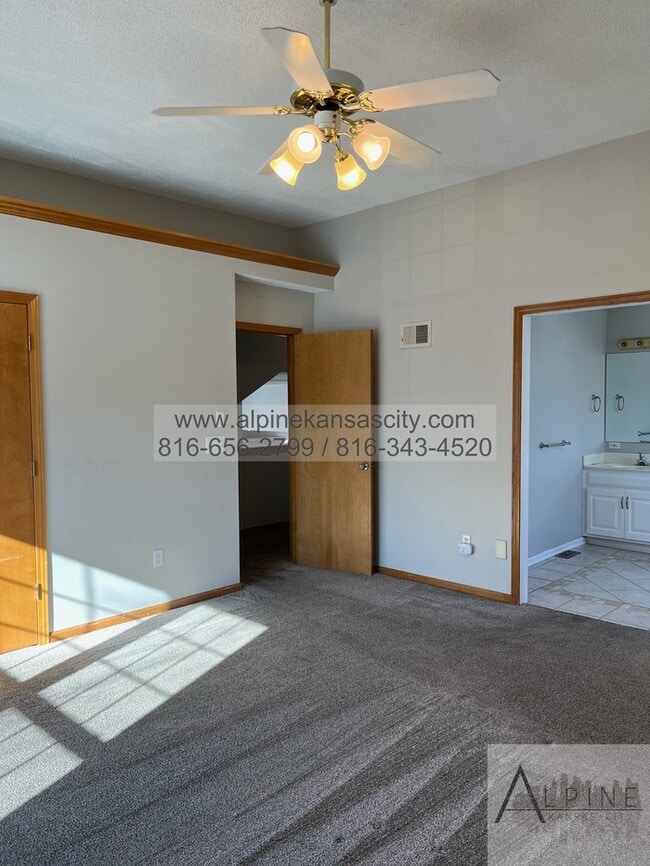 Building Photo - Beautiful California Split in Platte County