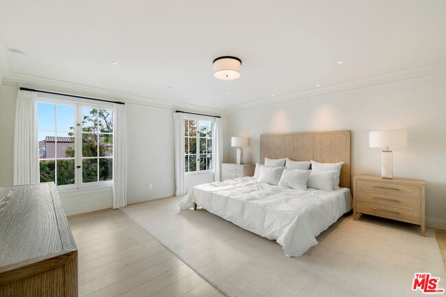 Building Photo - 9563 Charleville Blvd