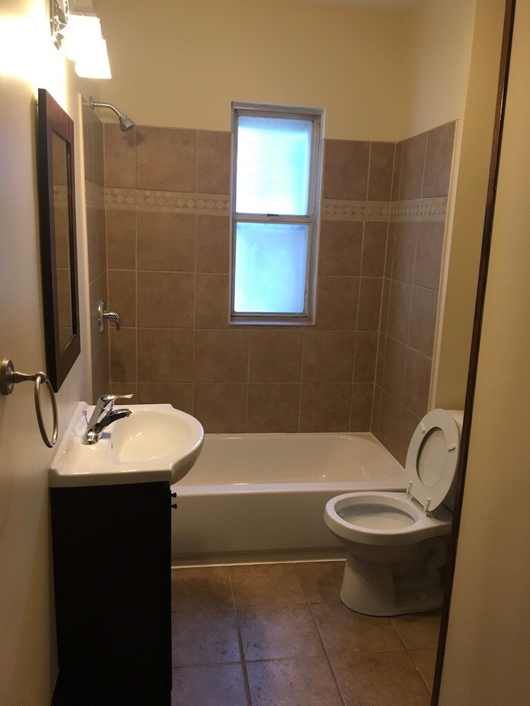 Building Photo - 1745 W 31st Pl