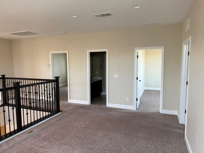 Building Photo - Newer Modern 4 Bedroom 3.5 Bath w/ Bedroom...